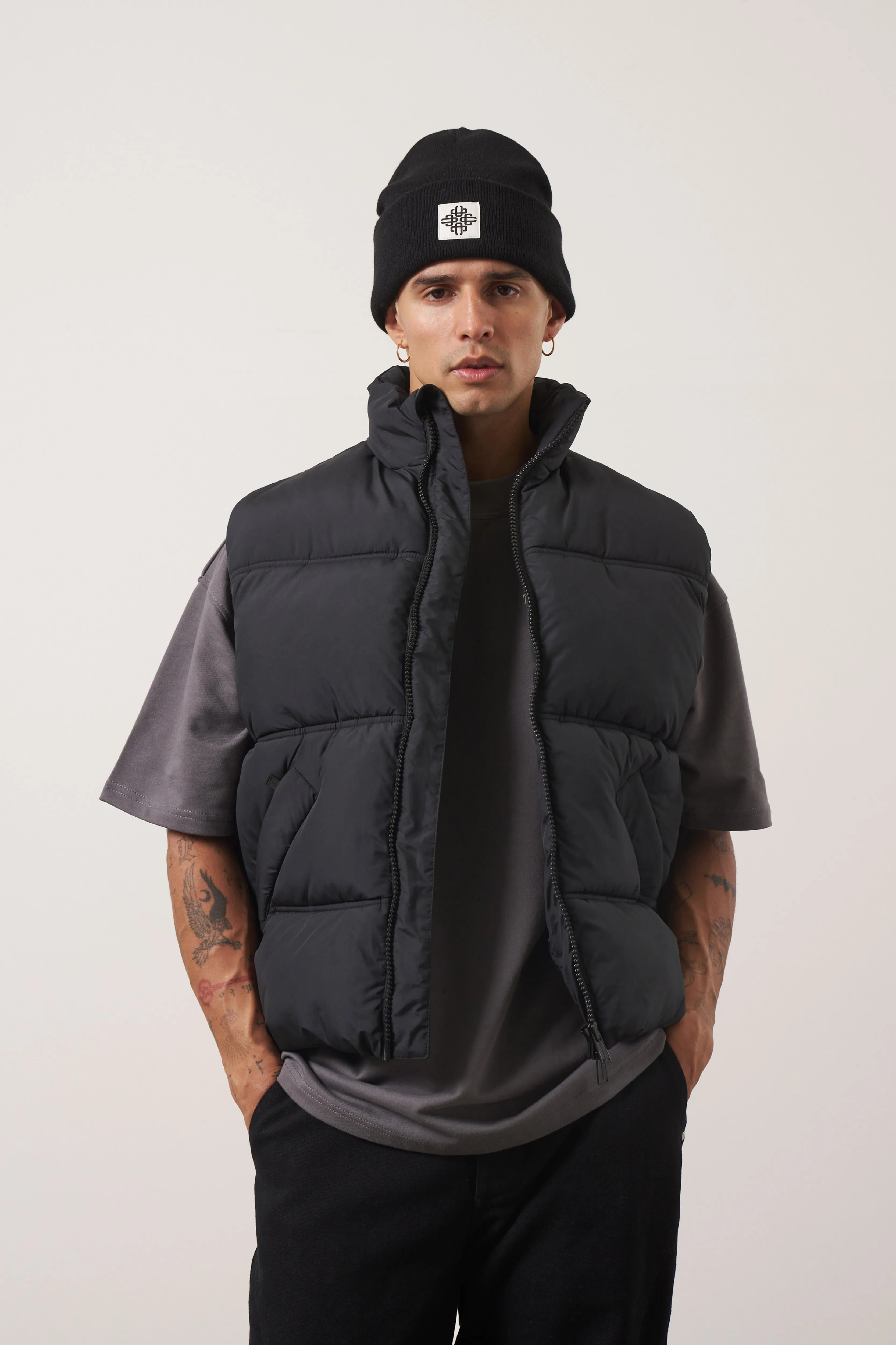 ESSENTIALS MATTE GILET - BLACK