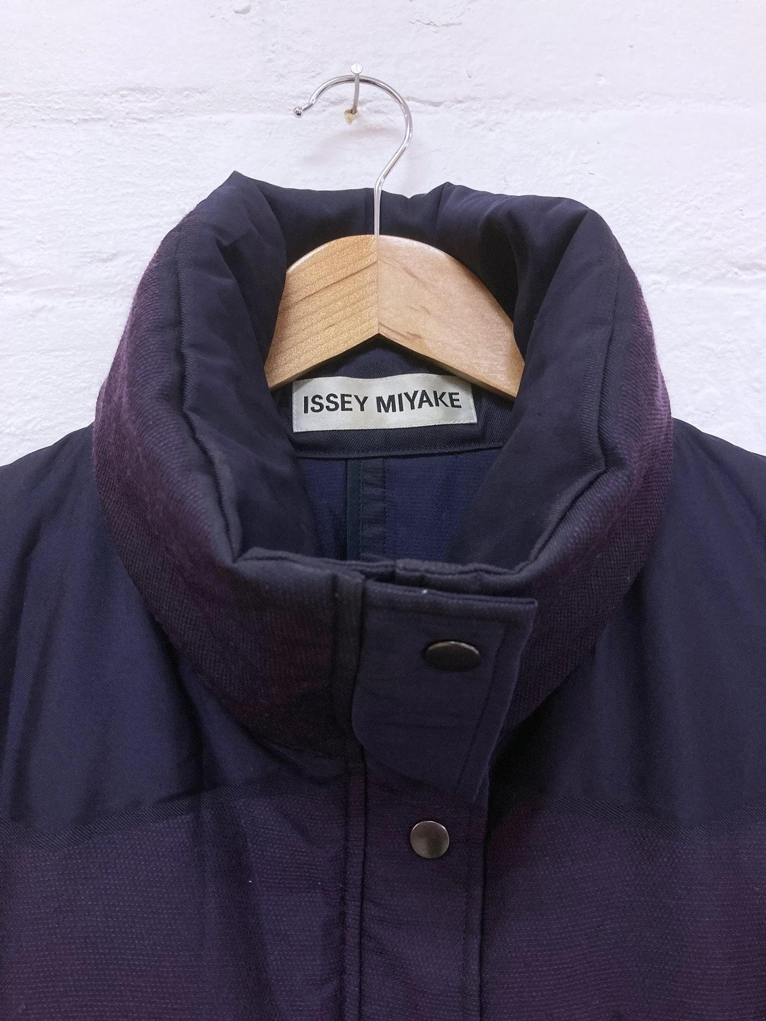 Issey Miyake panelled purple polyester high neck down puffer coat - size 3 L M