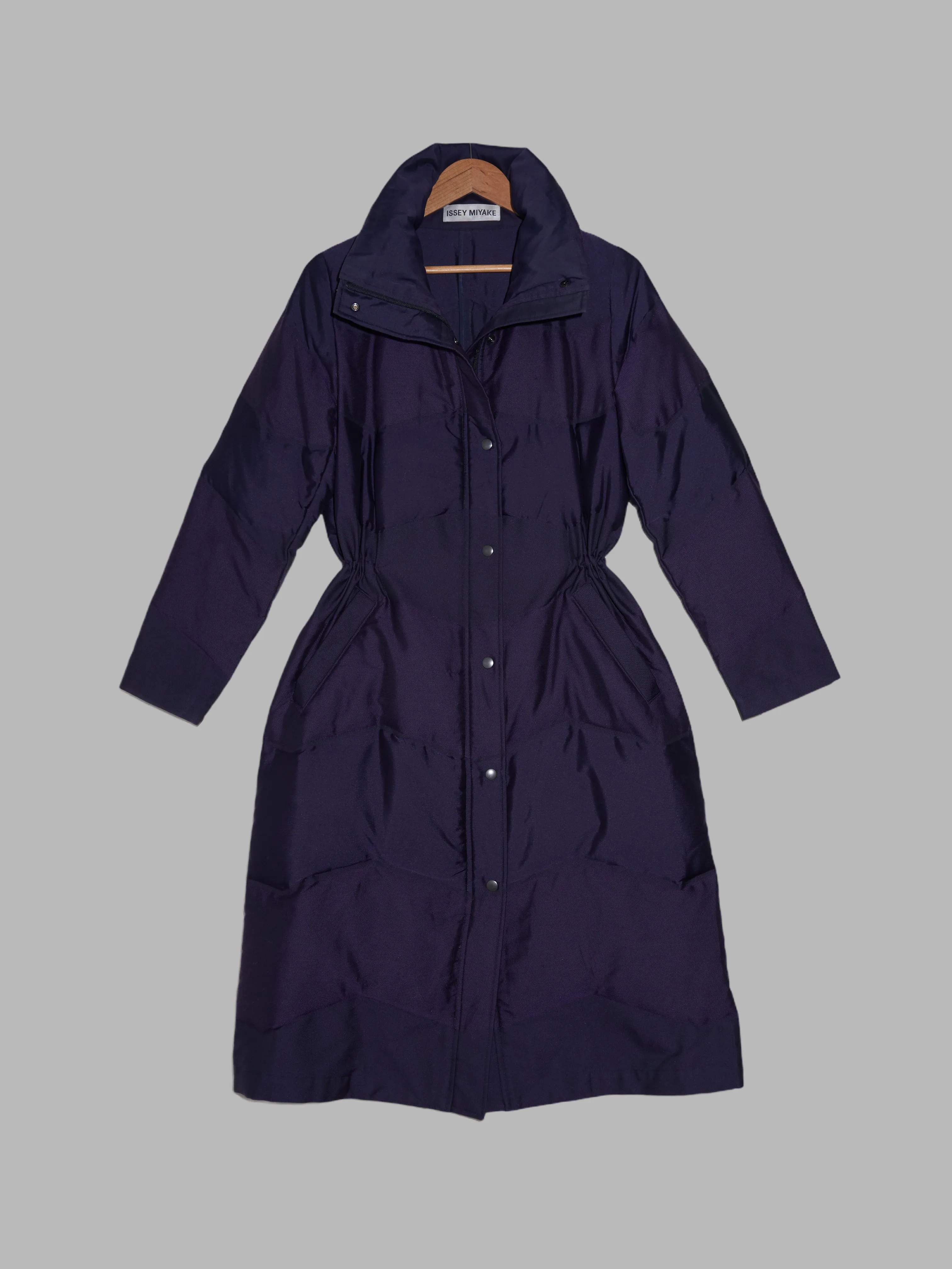 Issey Miyake panelled purple polyester high neck down puffer coat - size 3 L M