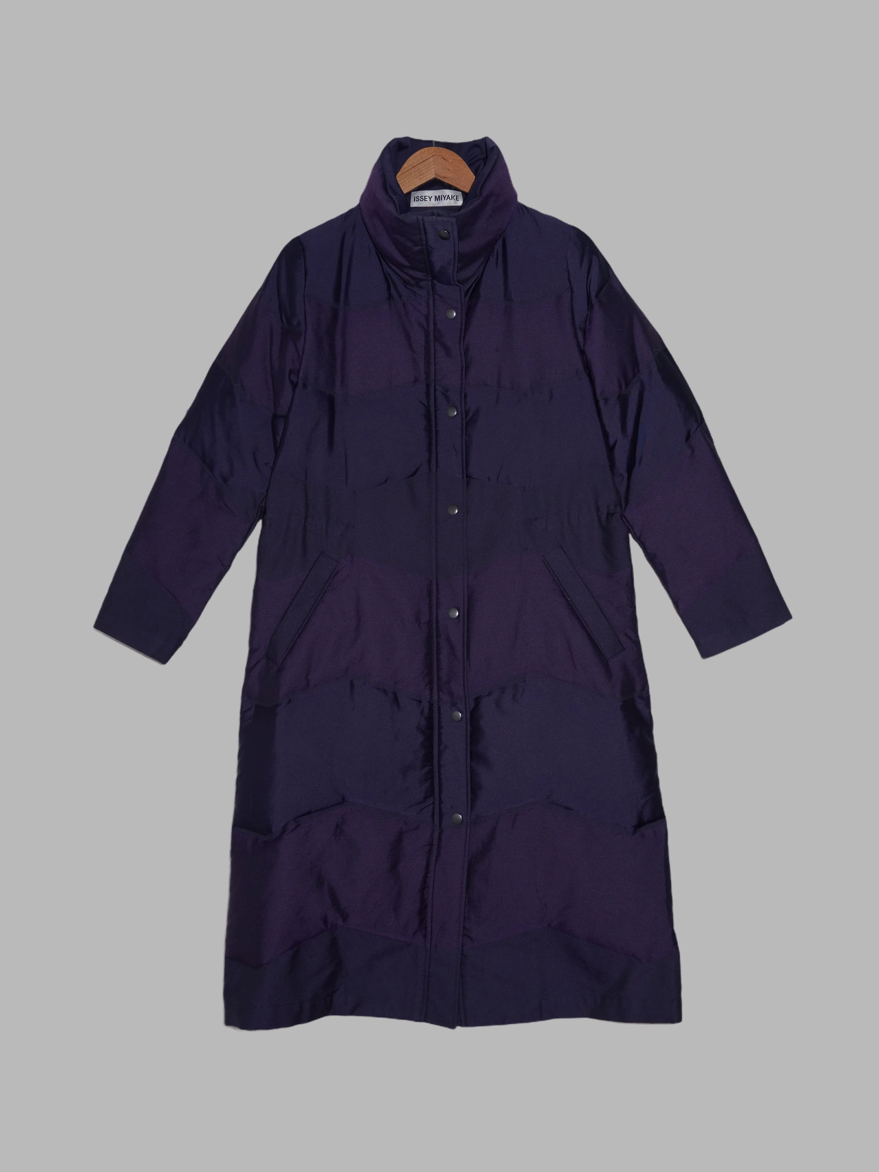 Issey Miyake panelled purple polyester high neck down puffer coat - size 3 L M