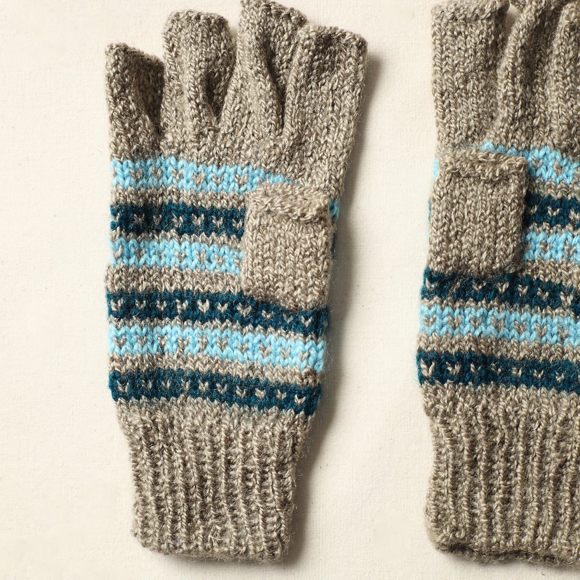 Kumaun Hand Knitted Woolen Gloves (Adult) 02