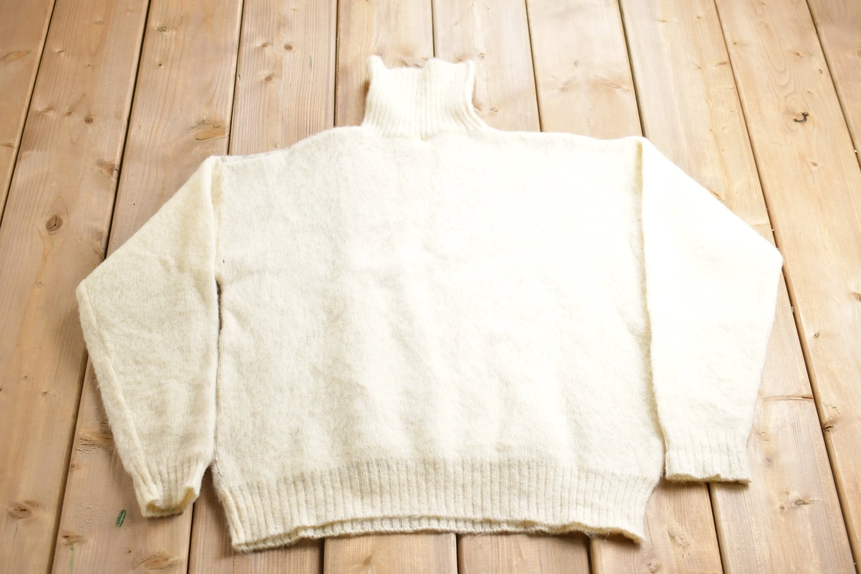 Vintage 1990s Hekla Akureyri 100% Wool Knit Turtleneck Sweater